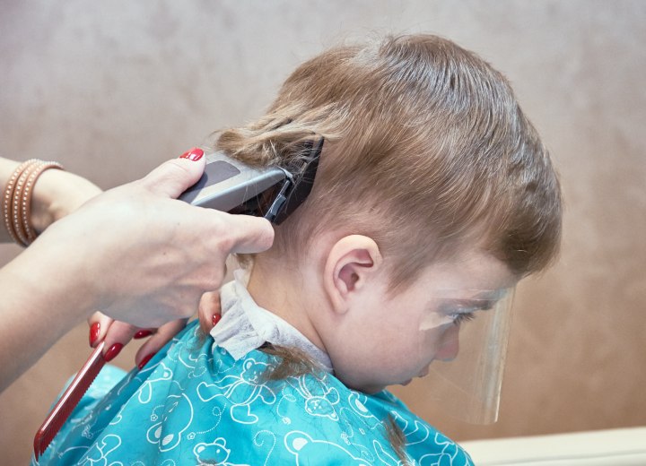 Coupe de cheveux pour un enfant