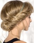 cheveux relev�s