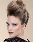 cheveux relev�s