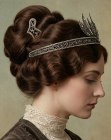Chignon des ann&eacute;es 1910 avec diad&egrave;me