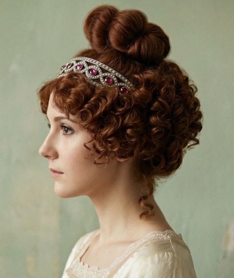 Coiffure inspirée de la Régence avec boucles