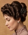 Coiffure relev&eacute;e de 1914