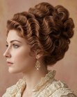 Chignon haut avec ondulations