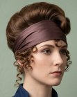 Coiffure avec boucles en spirale