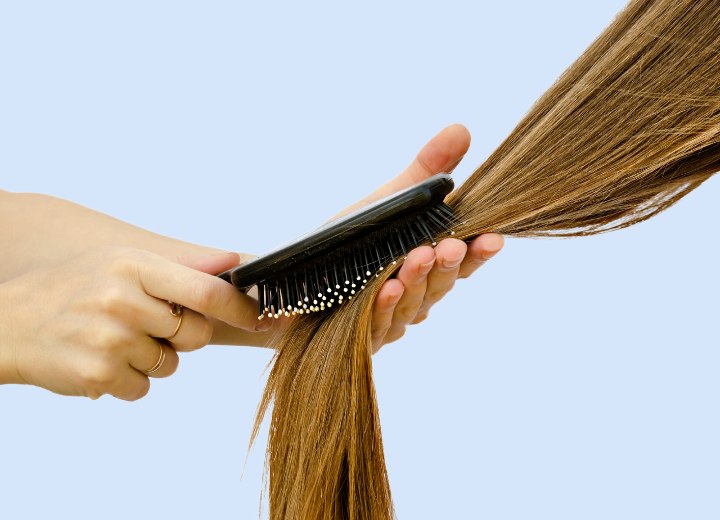 Brosser des extensions de cheveux