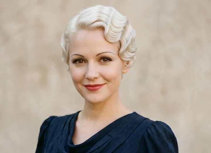 Cheveux blond platine dans les années 1930