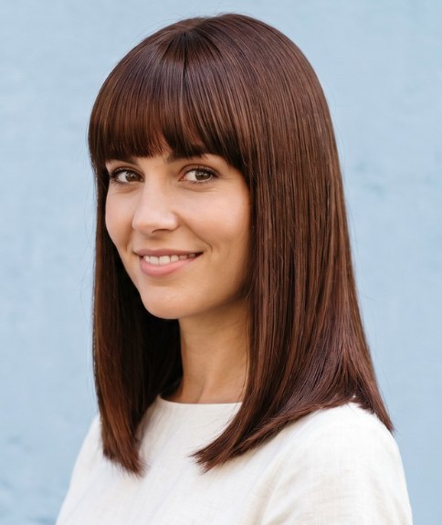 Cheveux longs et lisses couleur brun chocolat