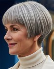 Coupe courte pour cheveux gris