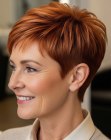 Coupe pixie pour femmes âgées