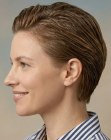 Cheveux courts avec effet mouillé