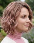 Carr&eacute; ondul&eacute; avec des nuances de rose