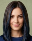 Cheveux brun fonc&eacute; avec reflets bleus