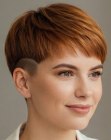 Coiffure courte et f&eacute;minine