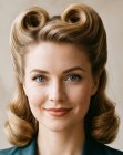Coiffure victory rolls 1940