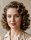 Coiffure boucl&eacute;e an&eacute;es 1940