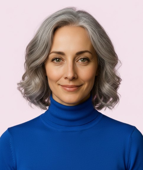 Carré ondulé juste au-dessus des épaules pour cheveux gris