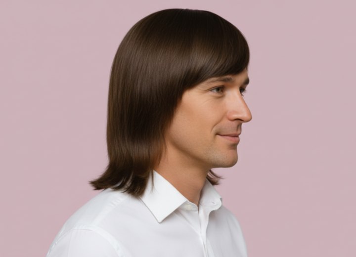 Cheveux longs pour hommes – Vue de côté